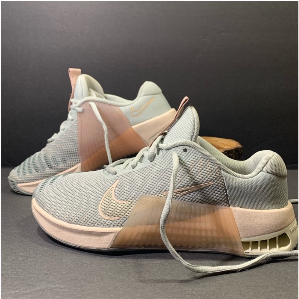 Nike Metcon 9 Women’s Training Shoes | Sz 9 | Silver & Pale Rose (like new)